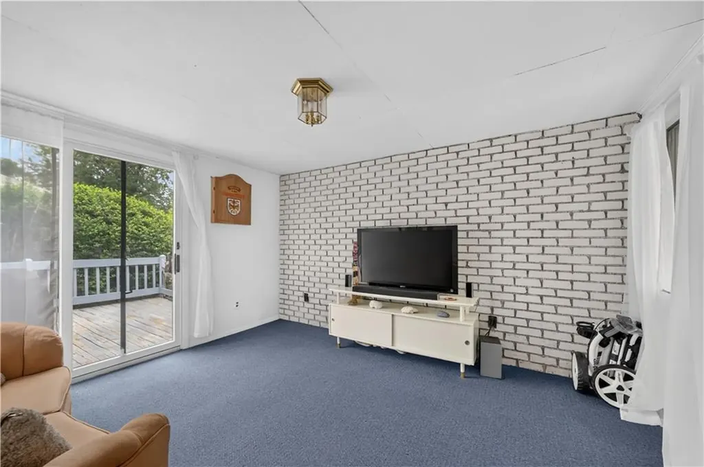 7 Englewood Road Coventry RI 02816