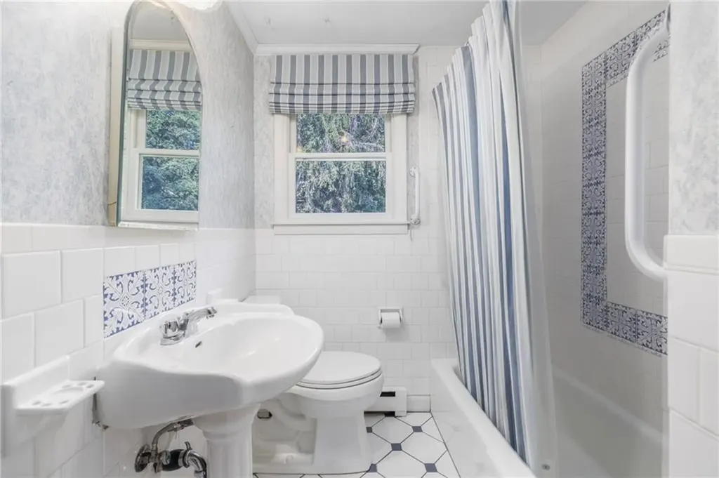 414 Beacon Avenue Jamestown RI 02835