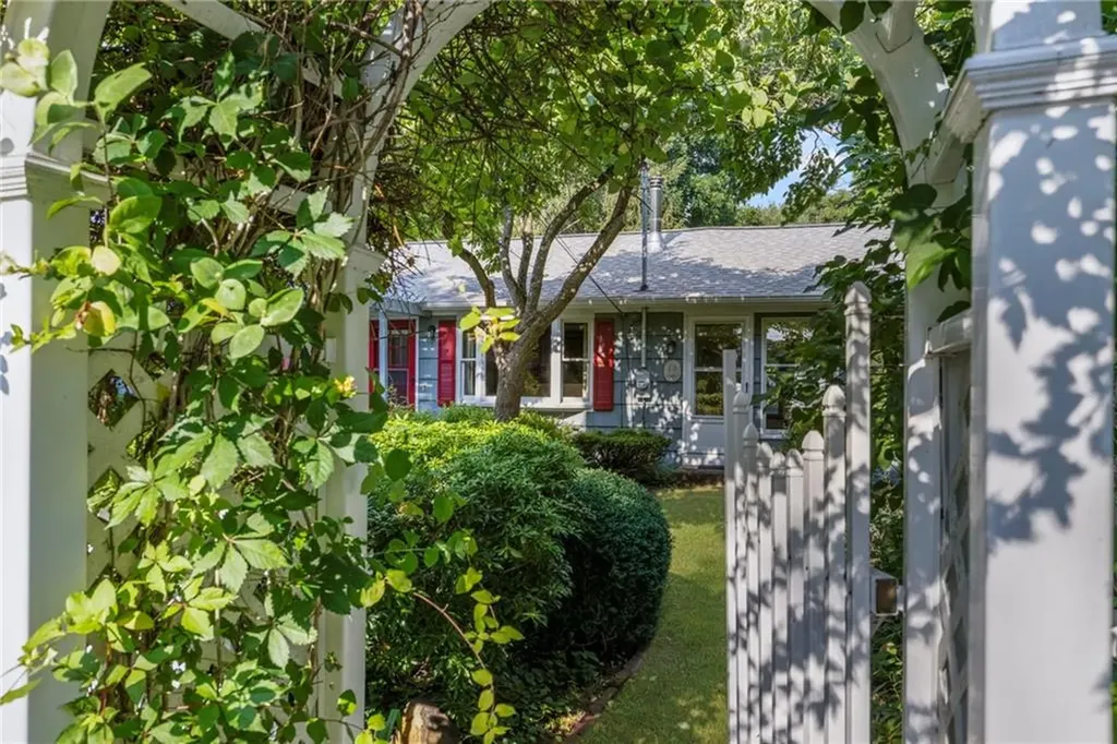 414 Beacon Avenue Jamestown RI 02835