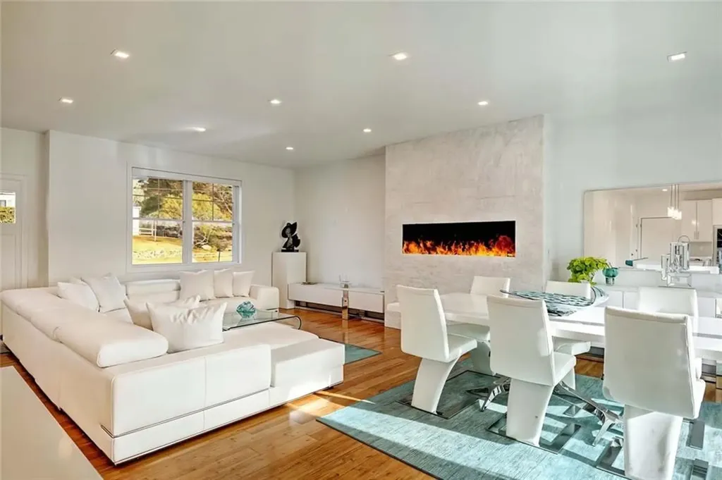 100 Priscilla Drive Cranston RI 02921