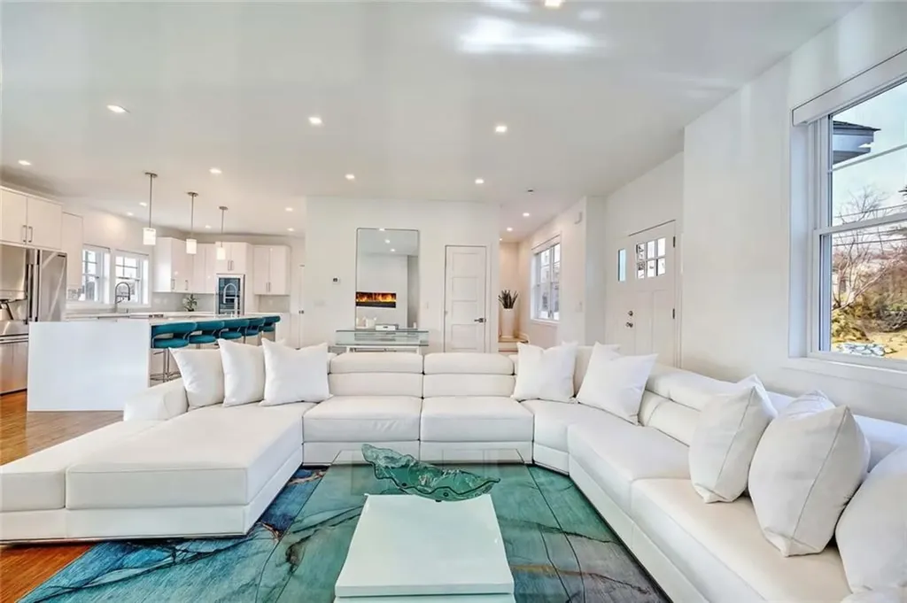 100 Priscilla Drive Cranston RI 02921