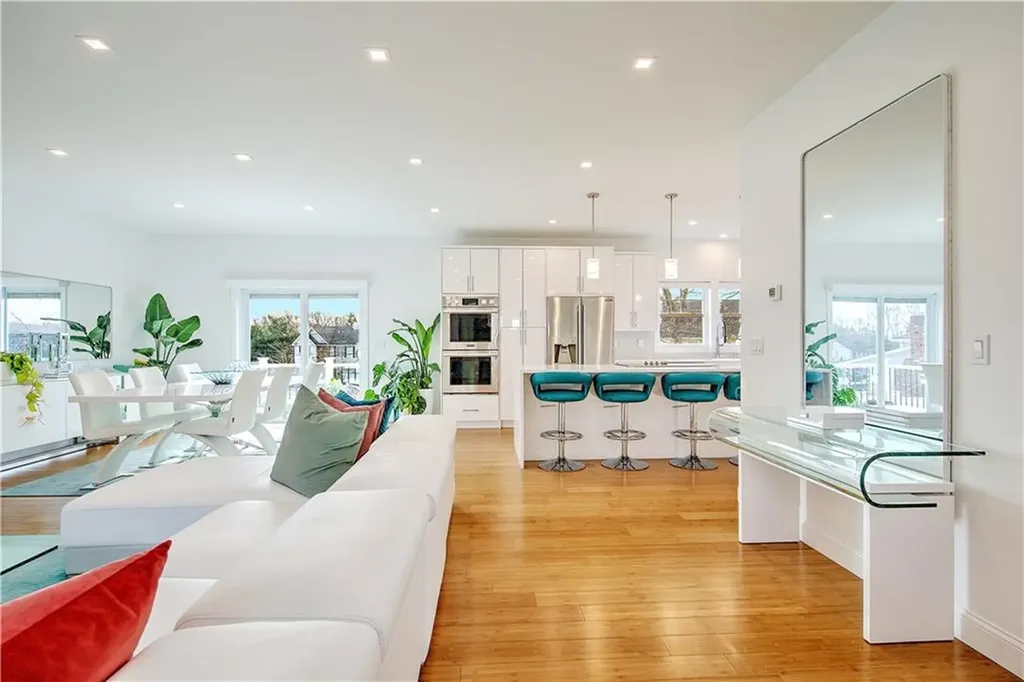 100 Priscilla Drive Cranston RI 02921