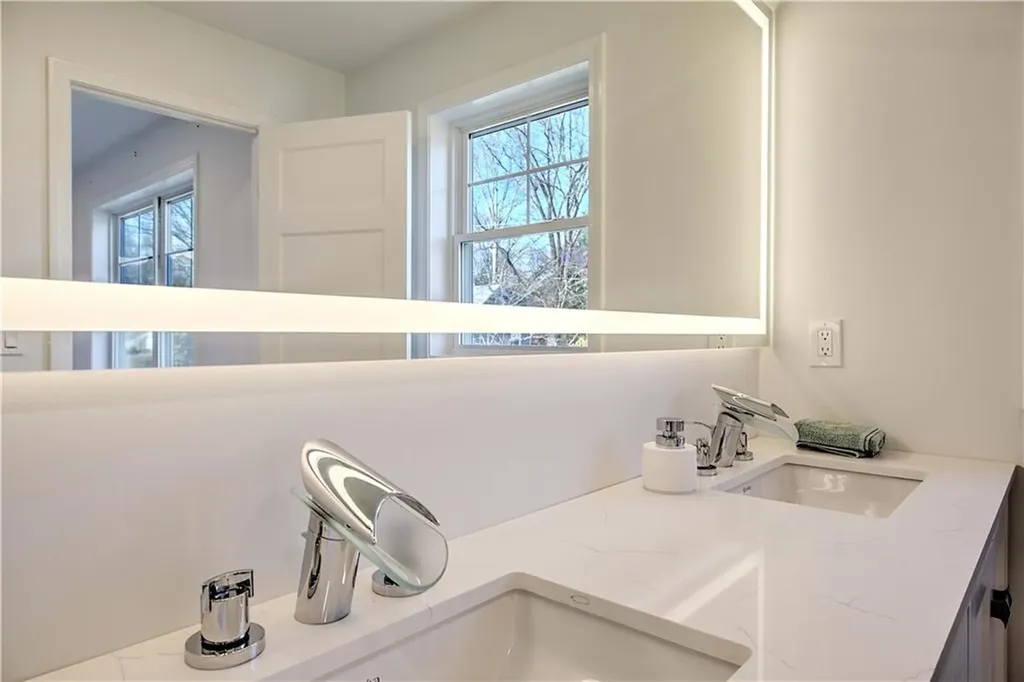 100 Priscilla Drive Cranston RI 02921