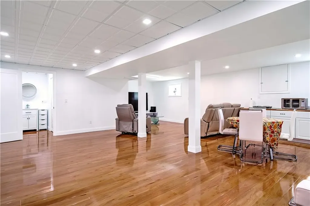 100 Priscilla Drive Cranston RI 02921