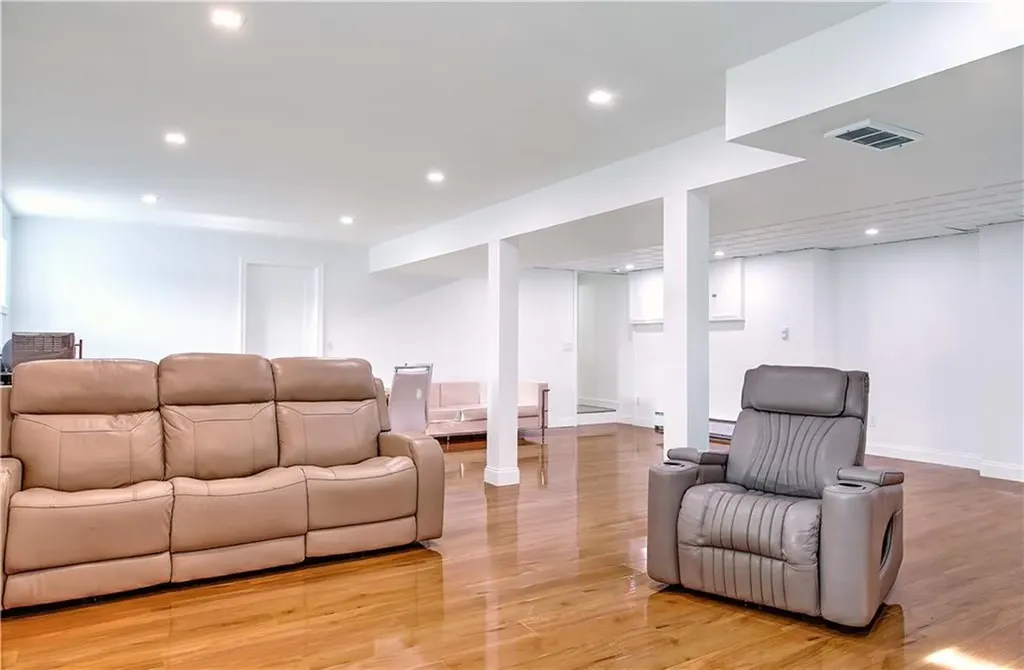 100 Priscilla Drive Cranston RI 02921