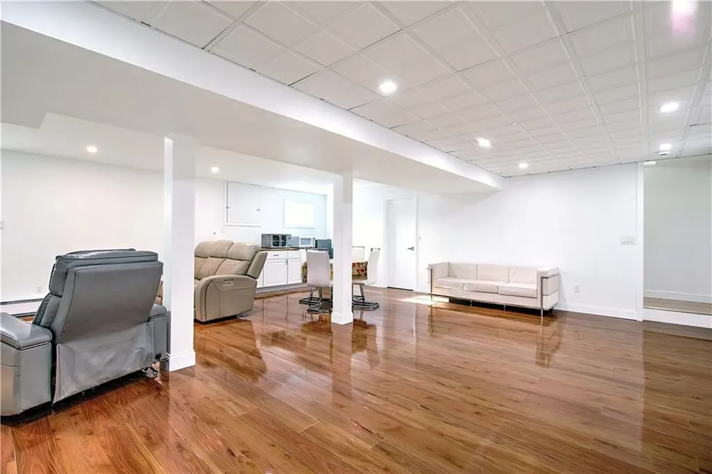 100 Priscilla Drive Cranston RI 02921