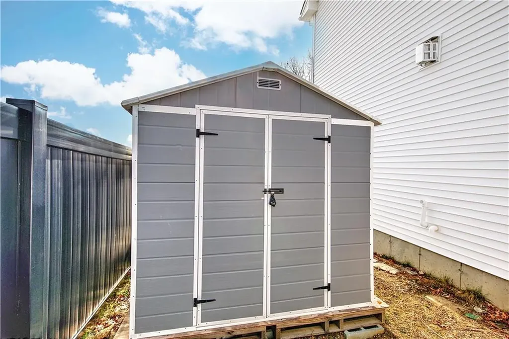 100 Priscilla Drive Cranston RI 02921