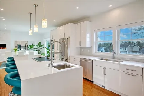 100 Priscilla Drive Cranston RI 02921