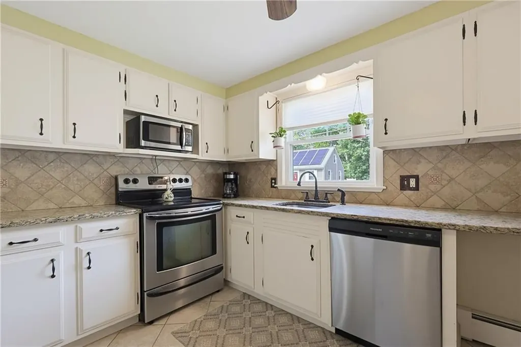 25 Hunter Drive Cumberland RI 02864