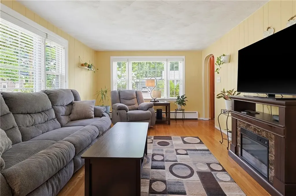 25 Hunter Drive Cumberland RI 02864