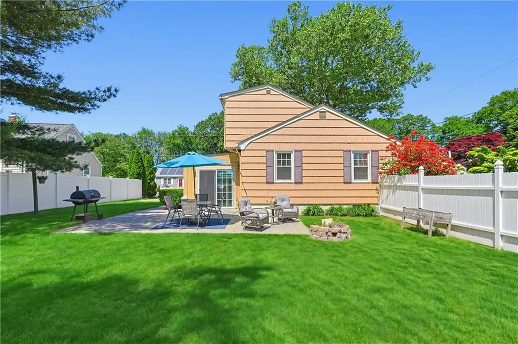 25 Hunter Drive Cumberland RI 02864