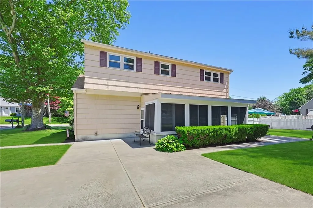 25 Hunter Drive Cumberland RI 02864