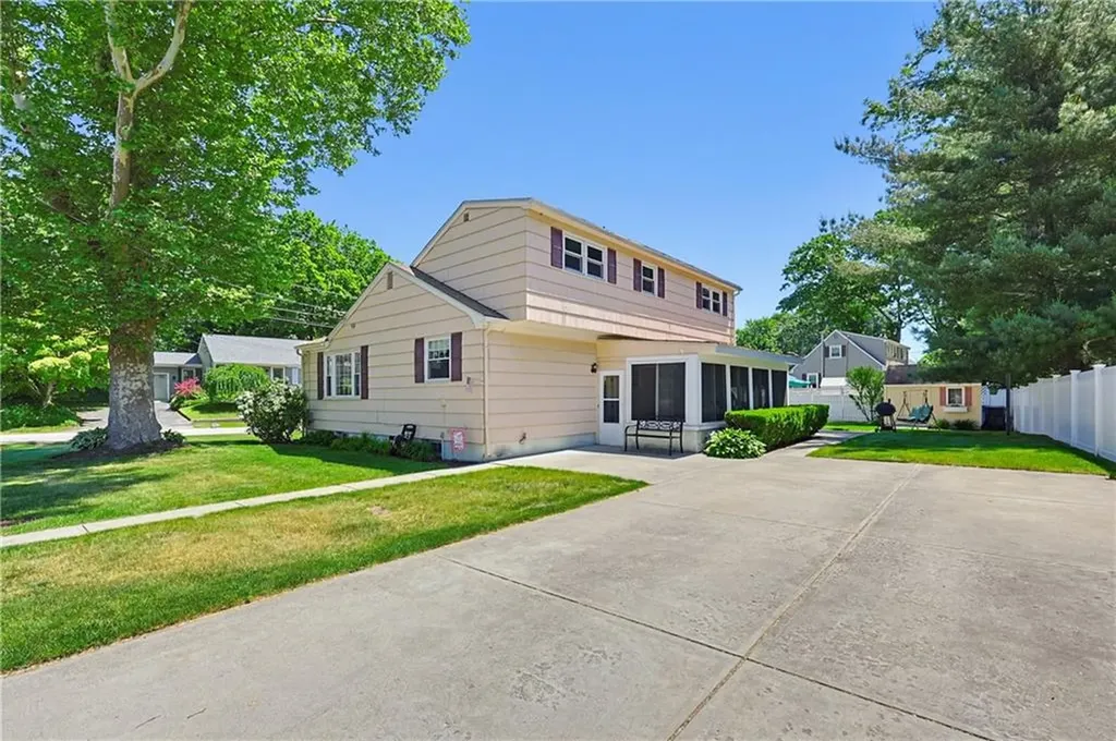 25 Hunter Drive Cumberland RI 02864