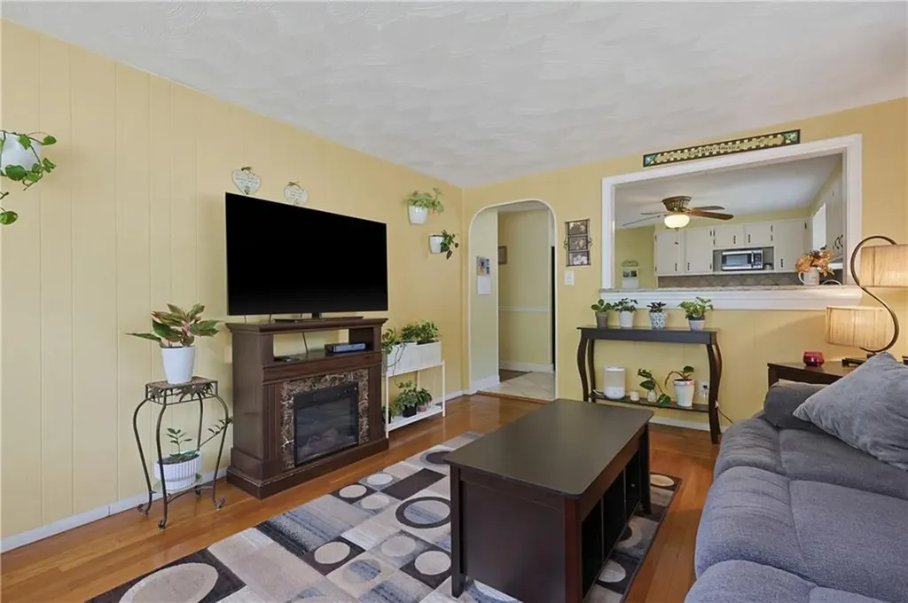 25 Hunter Drive Cumberland RI 02864