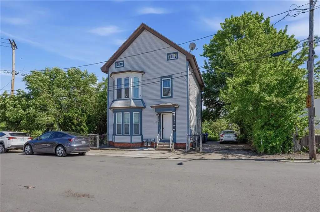 913 Social Street Providence RI 02895