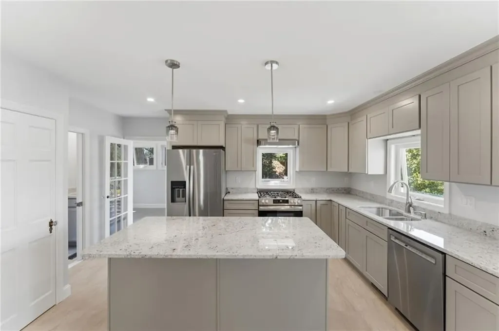 197 Grand View Drive Warwick RI 02886