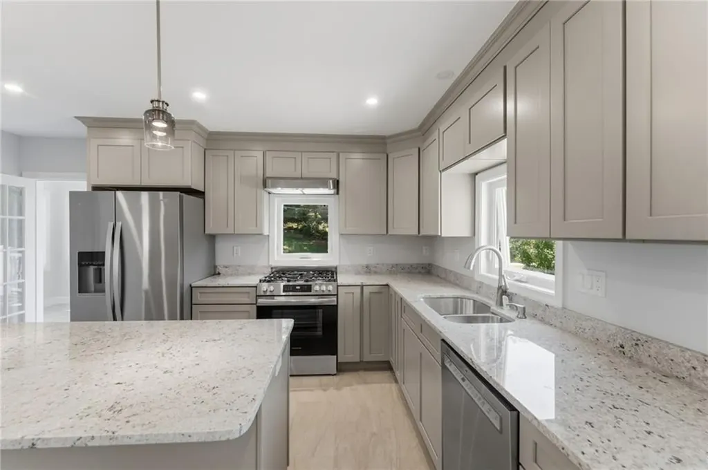 197 Grand View Drive Warwick RI 02886
