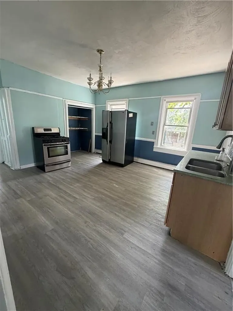 10 La Vaughn Street Providence RI 02909