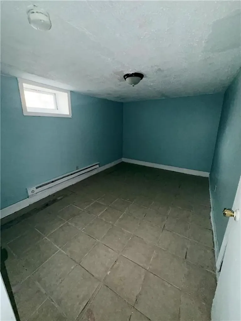10 La Vaughn Street Providence RI 02909