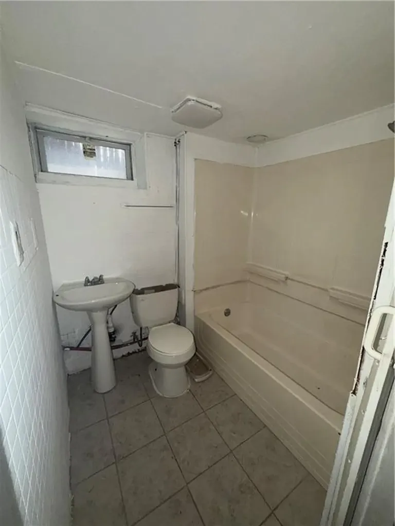 10 La Vaughn Street Providence RI 02909