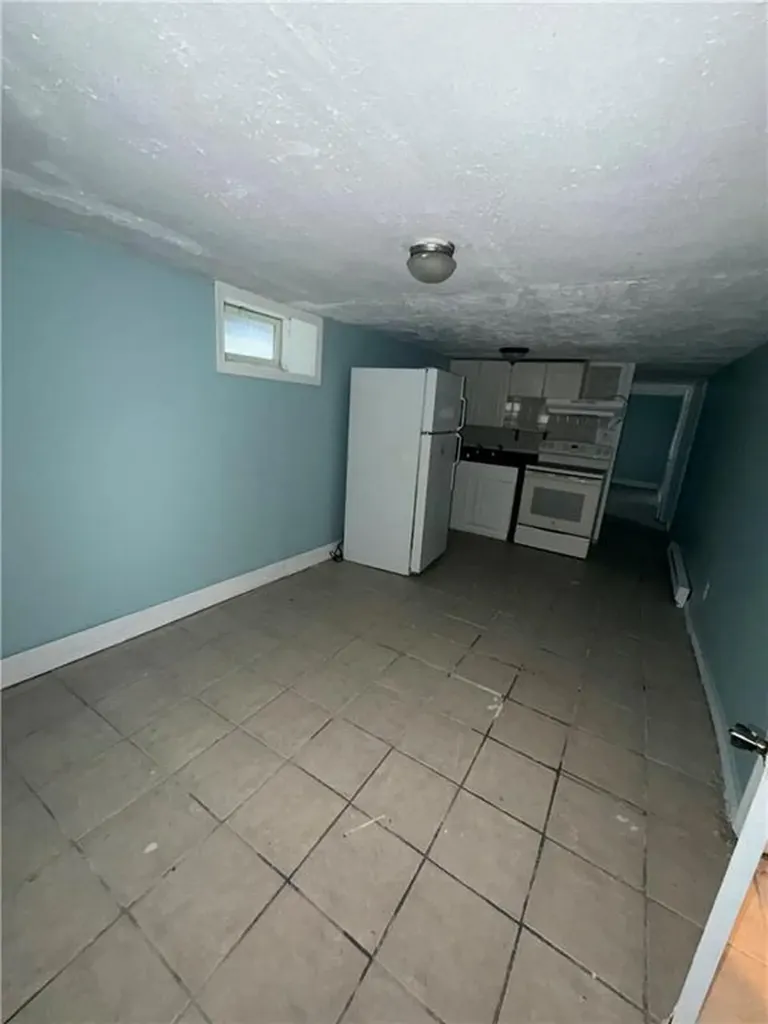 10 La Vaughn Street Providence RI 02909
