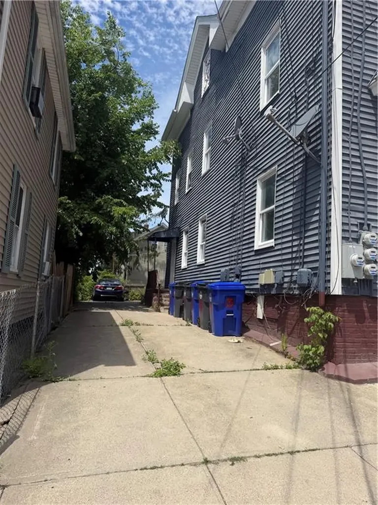 10 La Vaughn Street Providence RI 02909