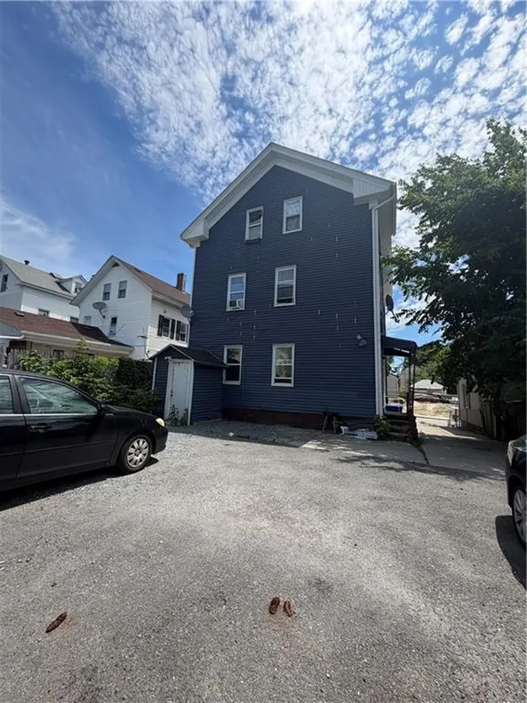 10 La Vaughn Street Providence RI 02909