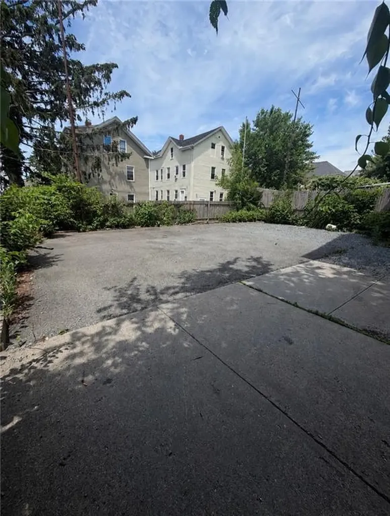 10 La Vaughn Street Providence RI 02909