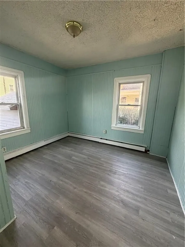 10 La Vaughn Street Providence RI 02909