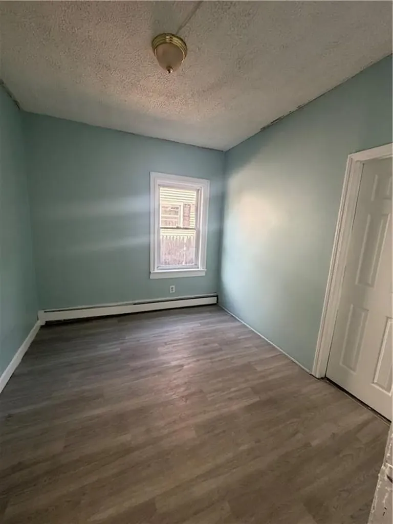 10 La Vaughn Street Providence RI 02909