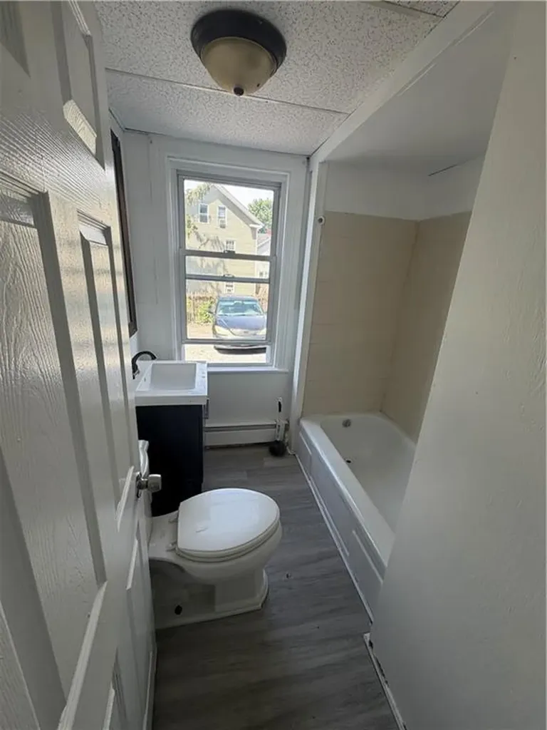 10 La Vaughn Street Providence RI 02909