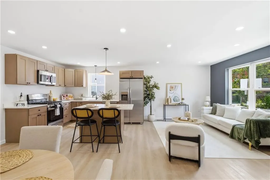 39 Douglas Avenue Providence RI 02908