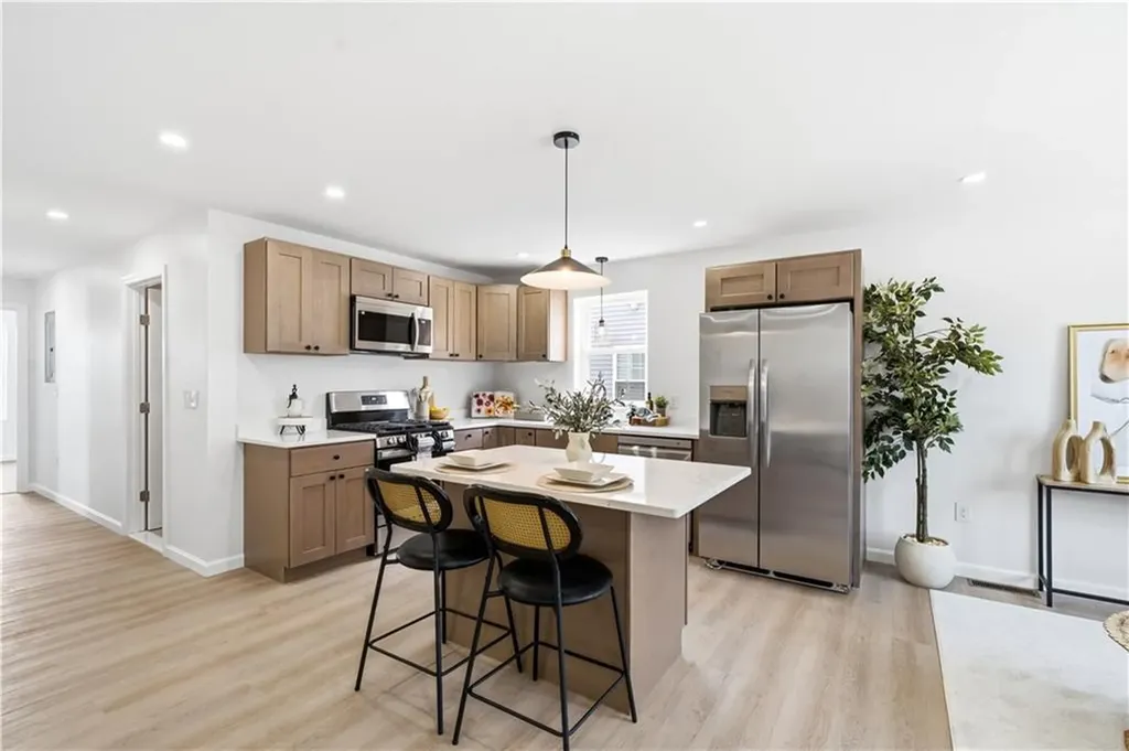 39 Douglas Avenue Providence RI 02908