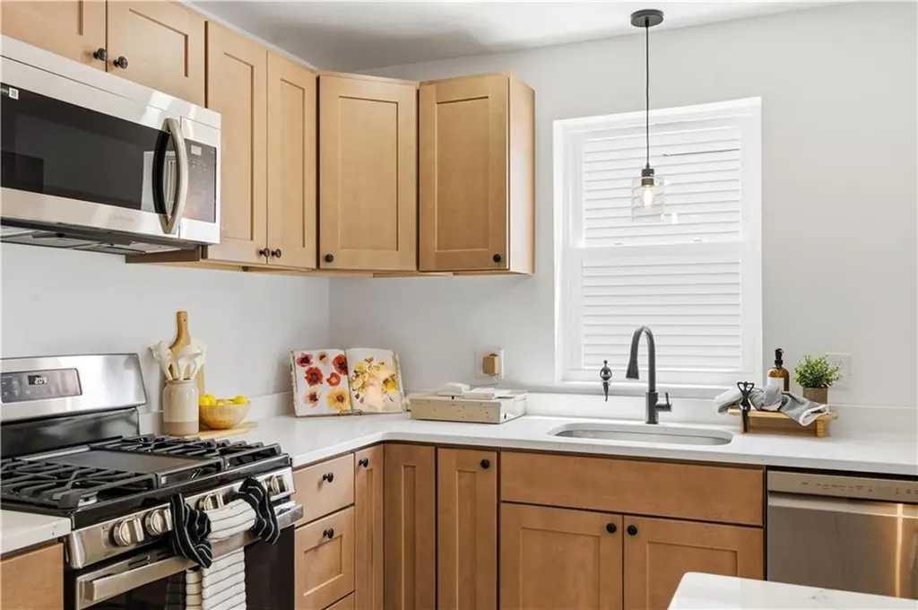 39 Douglas Avenue Providence RI 02908