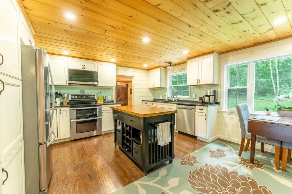 25 Hickory Lane Westerly RI 02891