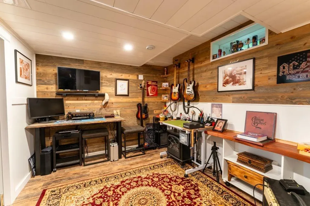 25 Hickory Lane Westerly RI 02891