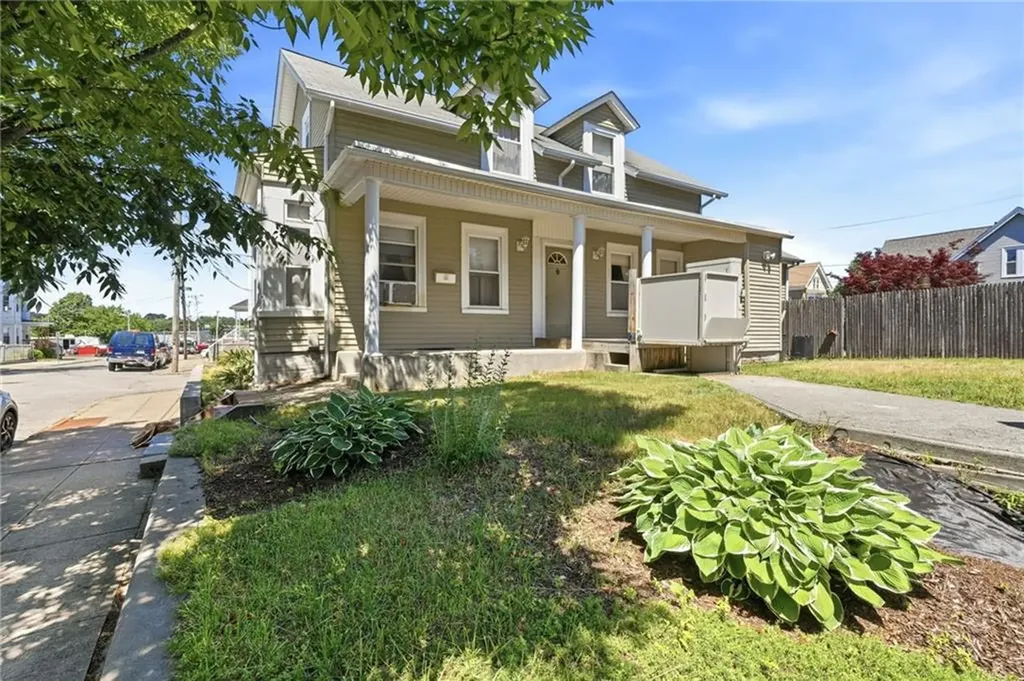 35 Woodlawn Avenue Pawtucket RI 02860