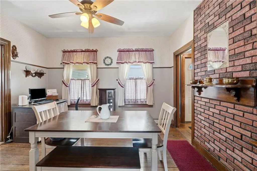35 Woodlawn Avenue Pawtucket RI 02860