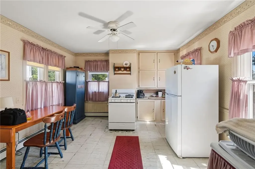 35 Woodlawn Avenue Pawtucket RI 02860