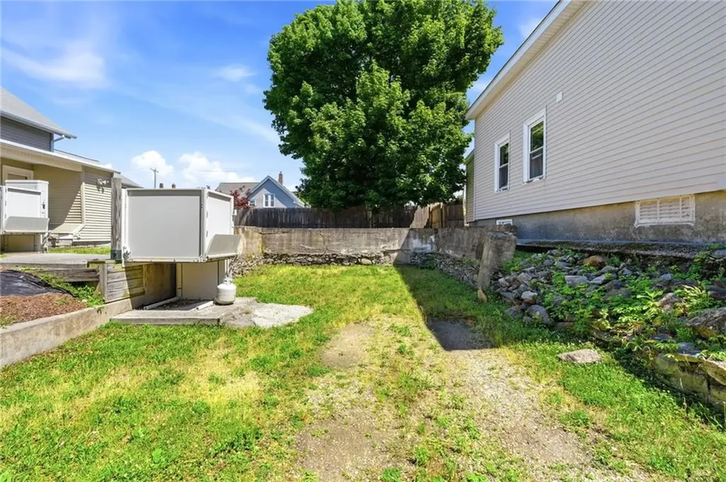 35 Woodlawn Avenue Pawtucket RI 02860