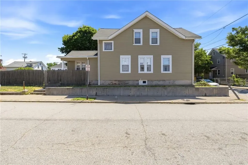 35 Woodlawn Avenue Pawtucket RI 02860