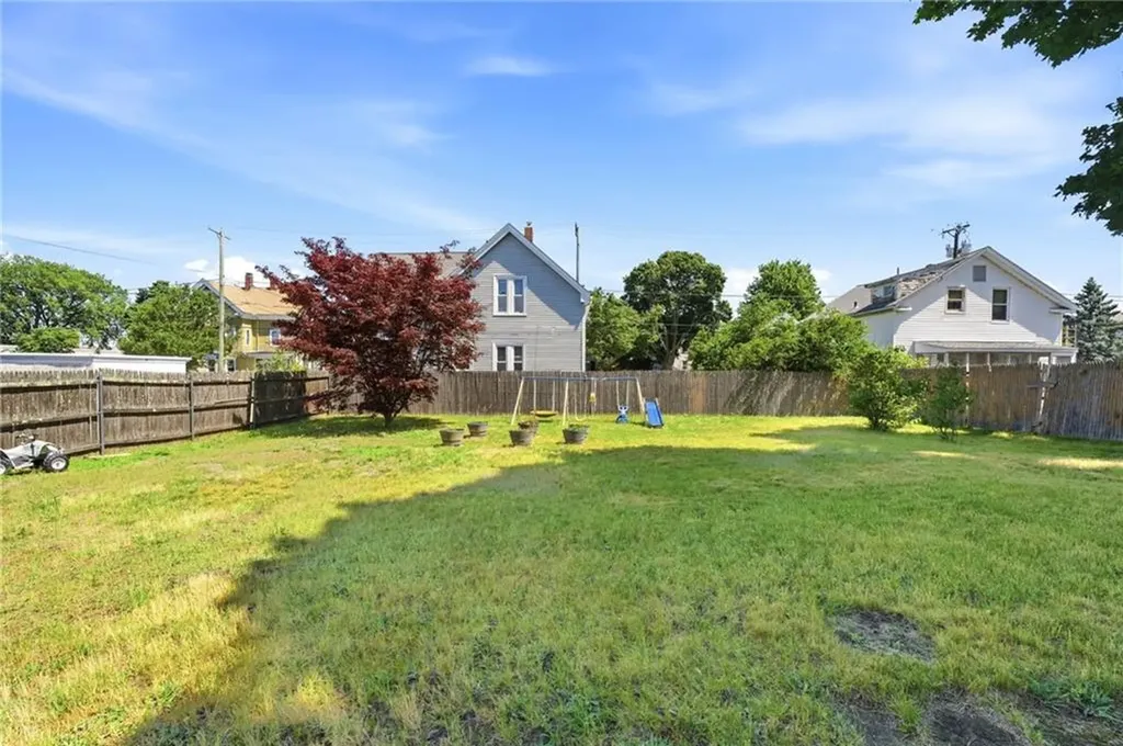 35 Woodlawn Avenue Pawtucket RI 02860