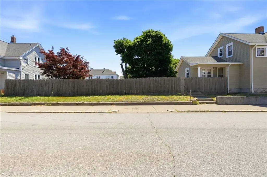 35 Woodlawn Avenue Pawtucket RI 02860