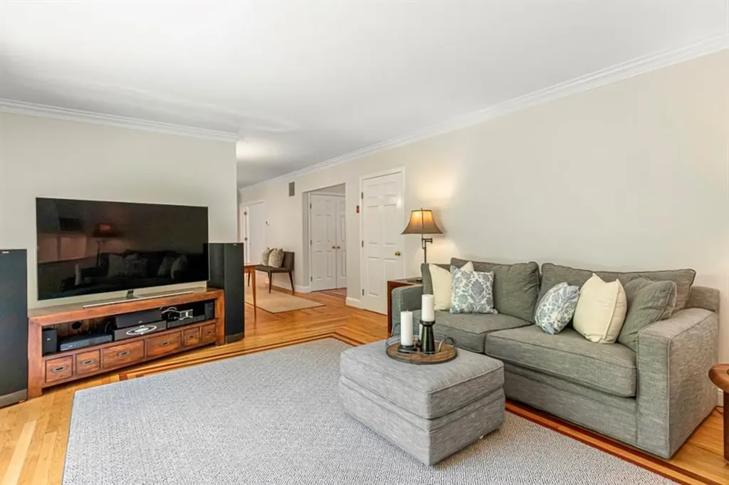 1 Mallard Cove Way Barrington RI 02806