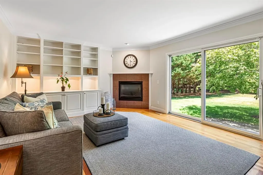 1 Mallard Cove Way Barrington RI 02806