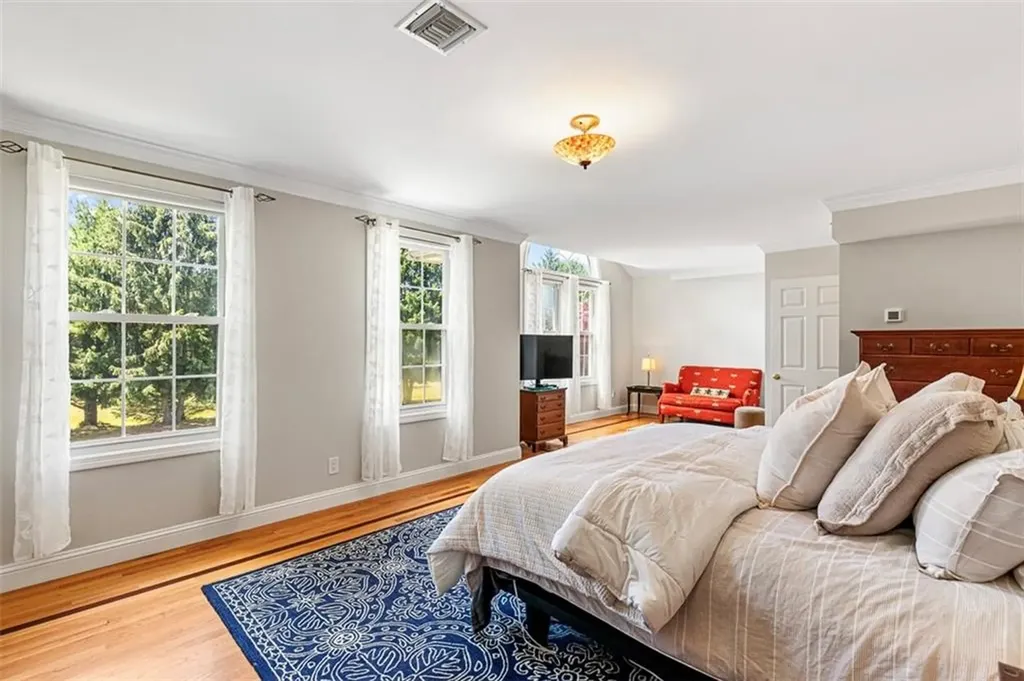1 Mallard Cove Way Barrington RI 02806
