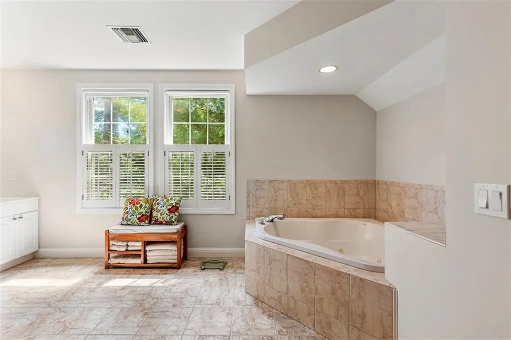 1 Mallard Cove Way Barrington RI 02806