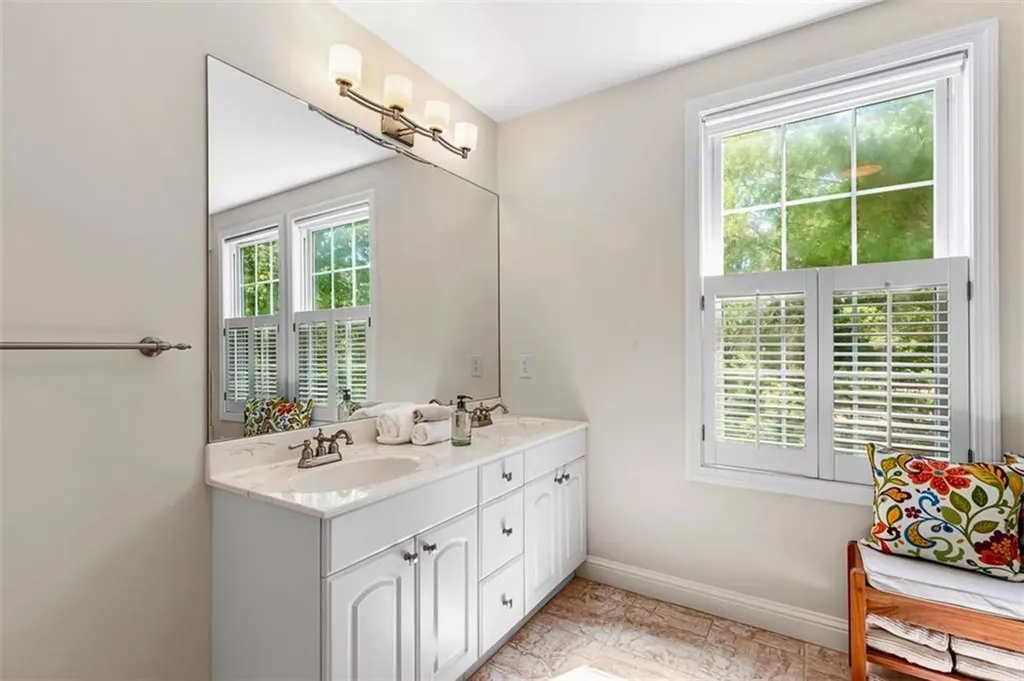 1 Mallard Cove Way Barrington RI 02806