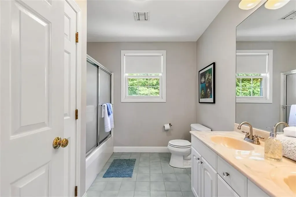 1 Mallard Cove Way Barrington RI 02806
