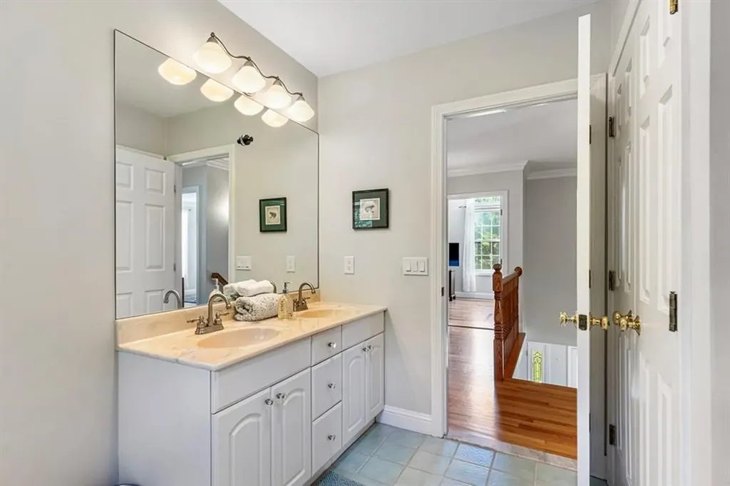 1 Mallard Cove Way Barrington RI 02806